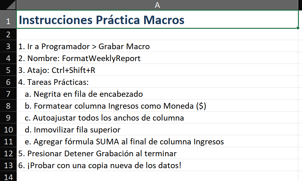Ventana de Excel durante la grabación de macro: La barra de estado muestra un pequeño botón cuadrado de detener y el texto 'Grabando'. La hoja de cálculo muestra el informe sin formato a medio formatear: los encabezados ahora están en negrita, la columna de ingresos muestra el formato de moneda en progreso. Indicador rojo circular de grabación en la esquina inferior izquierda.